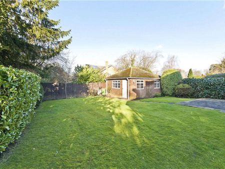 A four bedroom detached family home set in a quiet cul de sac just 1.3 miles from Oxshott station. - Photo 3