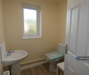 2 bedroom terraced house to rent - Photo 2
