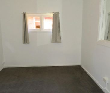 WALK EVERYWHERE FROM THIS 3 BEDROOM HOME! - Photo 2