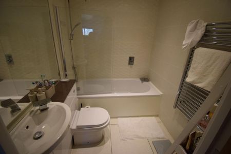 2 bedroom apartment to rent - Photo 3