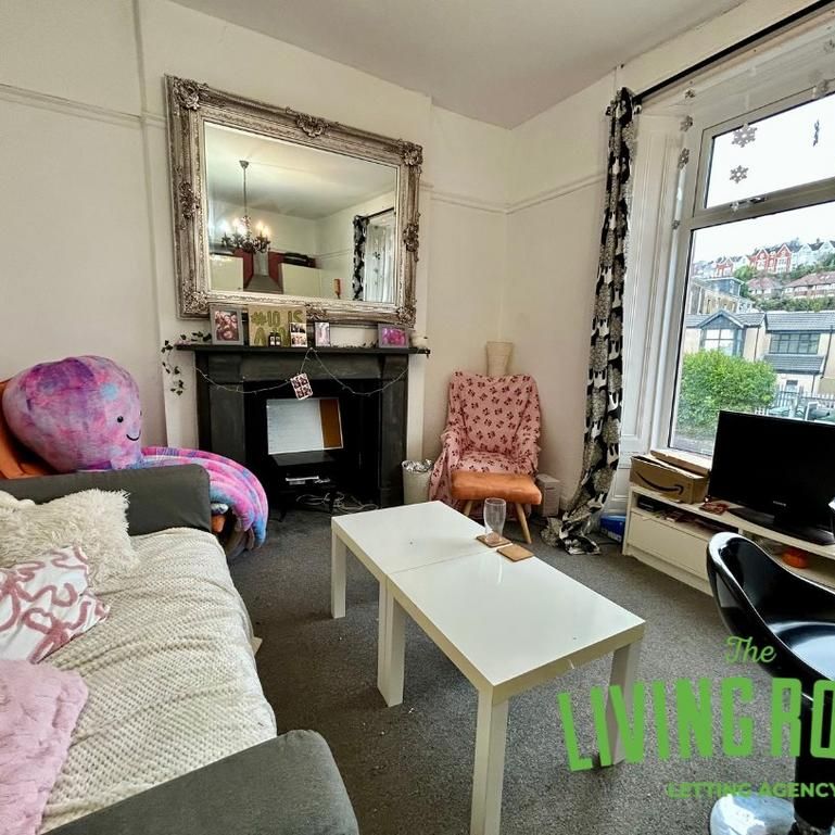3 bedroom flat to rent - Photo 1
