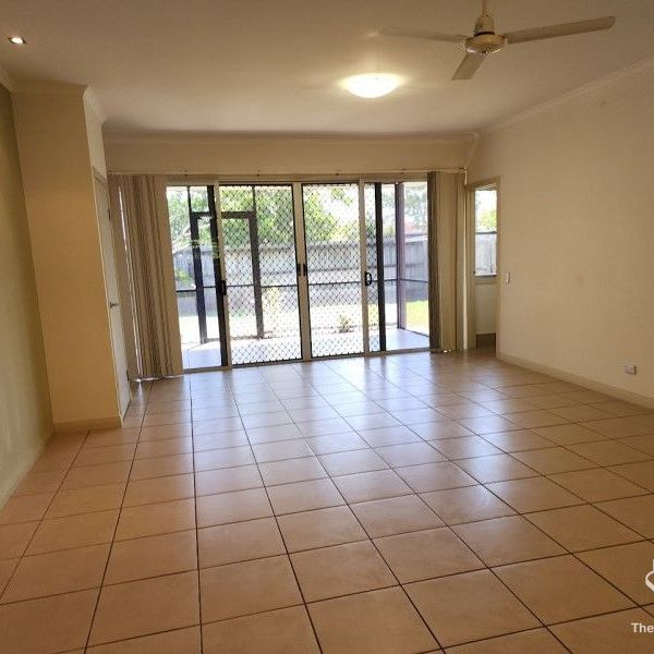 3 bed, 2 bath Unit - Photo 1