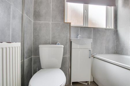 2 bedroom maisonette to rent - Photo 5