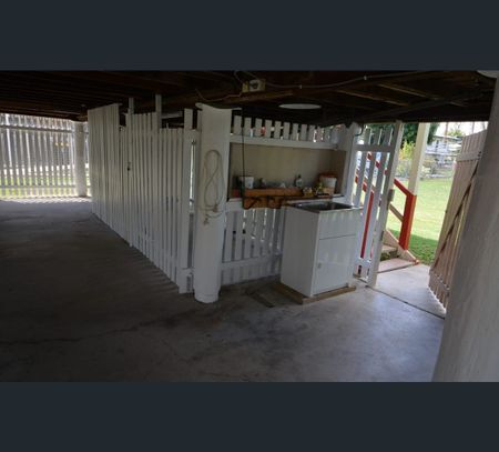 12 Tynan Street, Park Avenue, Qld 4701 - Photo 4