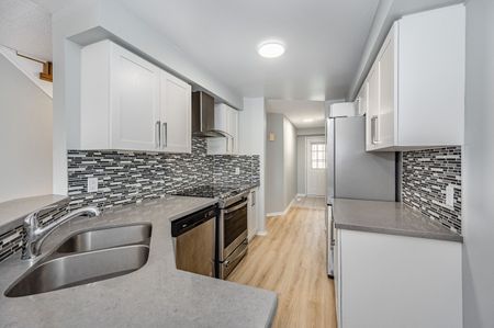 For Lease - 190 Forum Drive Unit# 71, Mississauga, Ontario - Photo 3