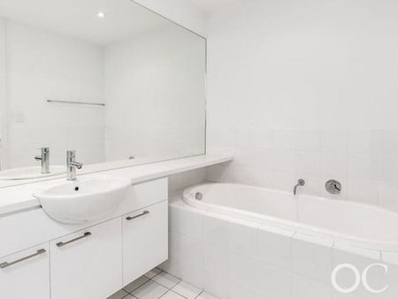 Open the Door To Executive Inner-City Living - Photo 4