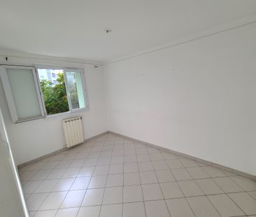 Location Appartement 4 pièces 69m² MARSEILLE 14ème - Photo 5