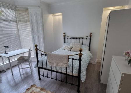 1 bedroom in a house share to rent - Photo 3