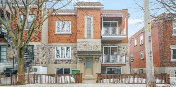 5 ½ à louer – Villeray ✨ Complètement rénové – 1023 pi² Disponible dès maintenant! 2 250 $ / mois - Photo 2