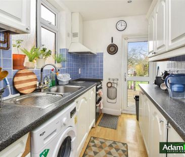 4 bedroom semi-detached house to rent - Photo 5