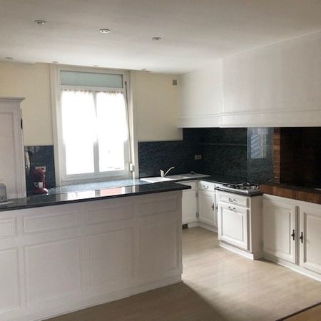 Location Appartement 5 pièces 198m² - Photo 4