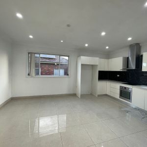 4 Bedroom Home - Photo 2