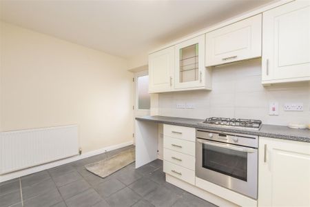 3 bed House - Detached To Let - Photo 4