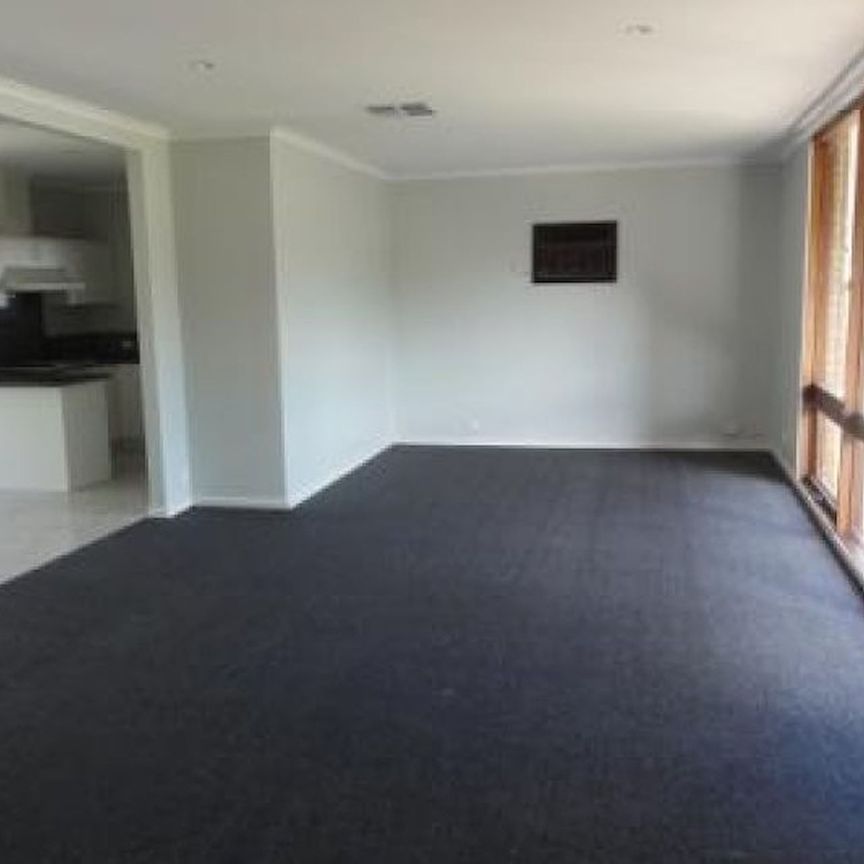 5 Monaco Crescent, Grange. - Photo 1