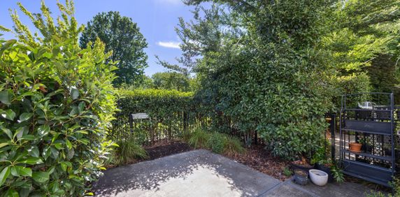 Spacious 2-Bedroom, 2-Bathroom Townhouse in the prime Inner North Suburb of O'Connor - Photo 2