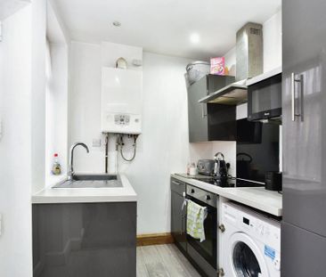 3 bedroom terraced house to rent - Photo 4