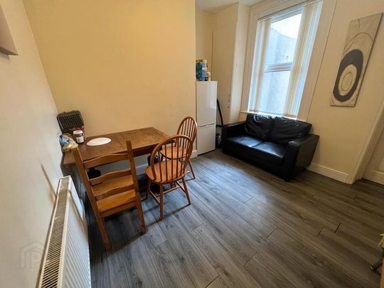 Tates Avenue, Ensuite Room 6, All Bills Included, Belfast, BT9 7BY - Photo 1