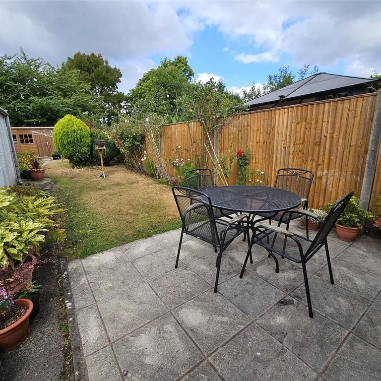 1 bedroom in a house share to rent - Photo 1
