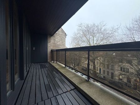 Ruim en lichtrijk 2-slaapkamerappartement in centrum Kortrijk - Photo 3