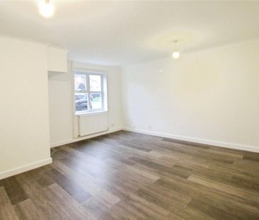 3 bedroom end of terrace house to rent - Photo 1