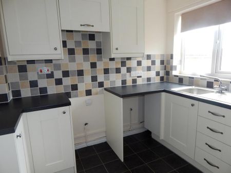 2 bedroom semi-detached house to rent - Photo 5