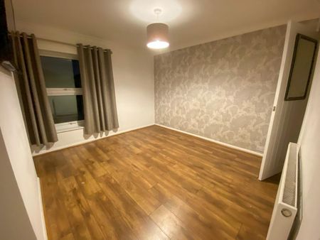 2 bedroom semi-detached house to rent - Photo 4