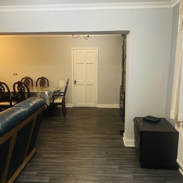 5 bedroom detached house to rent - Photo 1