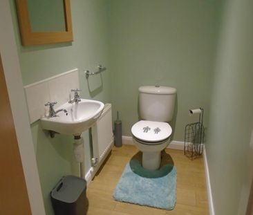 3 bedroom end of terrace house to rent - Photo 4