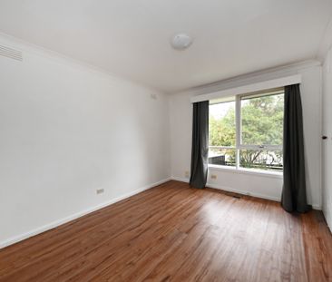 Stylish Family Home in the Heart of Glen Waverley School Zone - Photo 6