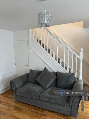 3 bedroom semi-detached house to rent - Photo 1