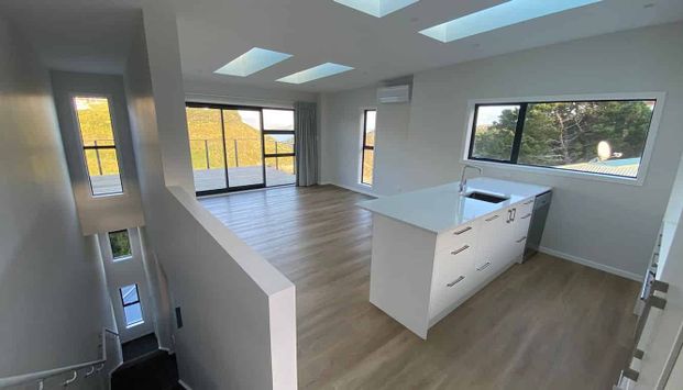 3 Bedroom Home - with a harbour view - Photo 1