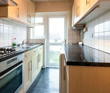 3 bedroom terraced house to rent - Photo 5