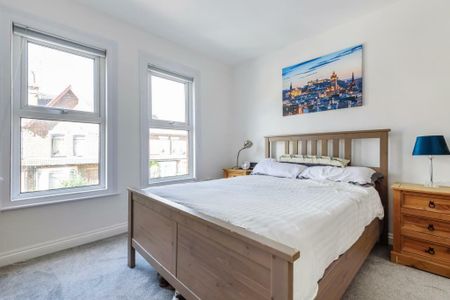 3 bedroom end of terrace house to rent - Photo 2