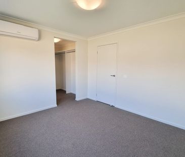 Modern & Spacious Home - Photo 3