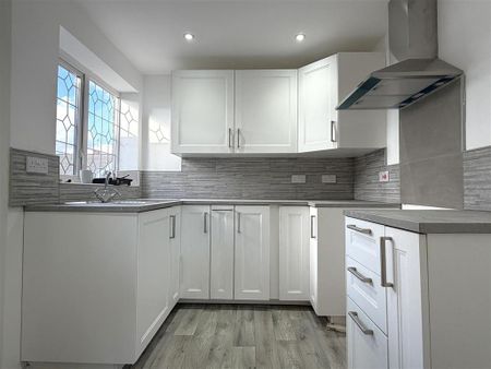 2 bedroom bungalow to rent - Photo 2