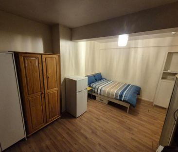 1 bedroom in a flat share to rent - Photo 4