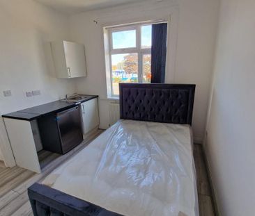 1 bedroom in a house share to rent - Photo 5