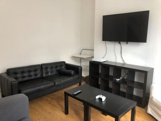 6 Bed Terraced House, Kenmare Road, L15 - Photo 1