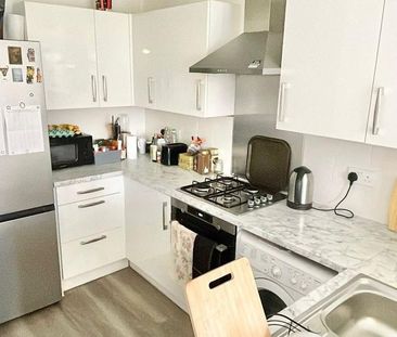 1 bedroom in a flat share to rent - Photo 3