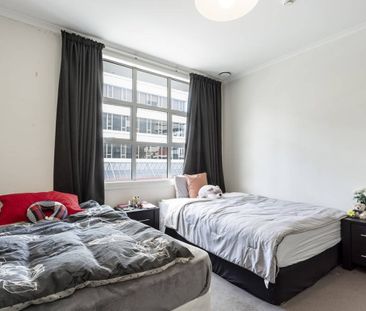 Location - Location - Photo 4