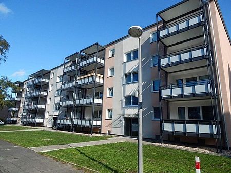 Gemütliche 3-Zimmer-Wohnung mit Balkon sucht kleine Familie! - Foto 4