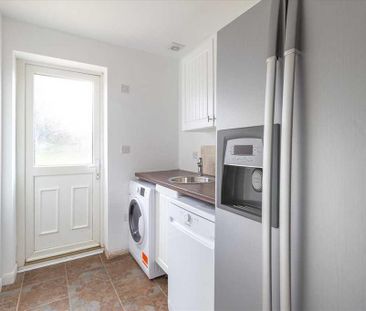 3 bedroom end of terrace house to rent - Photo 4