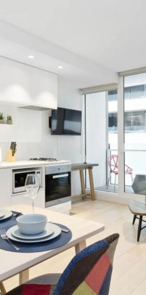 Luxurious Fully Furnished One-Bedroom Apartment in Prime South Yarra Location - Photo 1