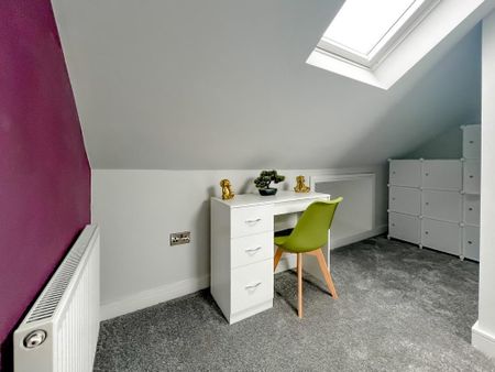 1 bedroom in a house share to rent - Photo 2