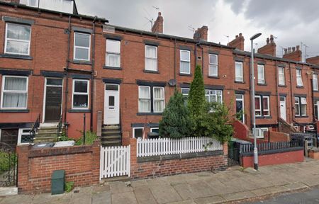 Longroyd Crescent, Leeds - Photo 5
