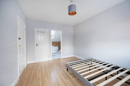 4 bedroom detached house to rent - Photo 5