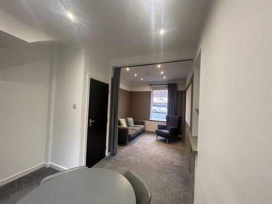 122 Bloomfield Avenue, Belfast, BT5 5AB - Photo 1