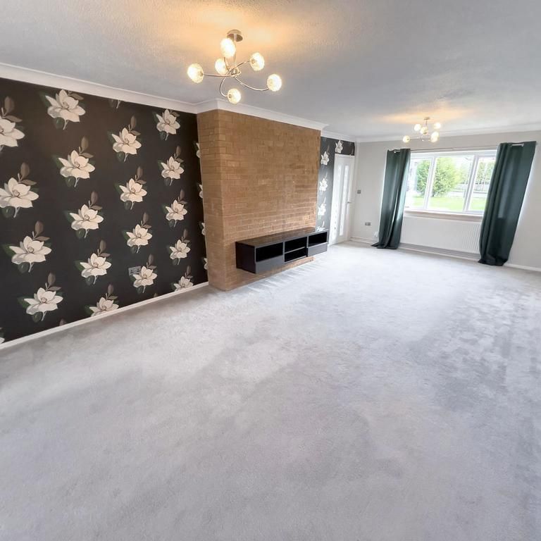 4 bedroom detached house to rent - Photo 1