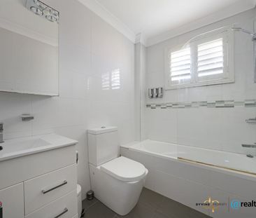 Beachside Townhouse with Private Yard – 100m to East Corrimal Beach - Photo 3