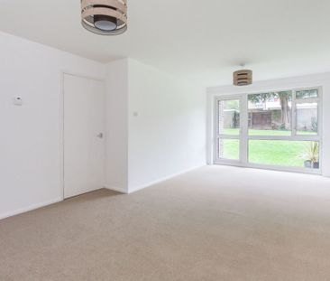 To Let 2 Bedroom Flat - Photo 1